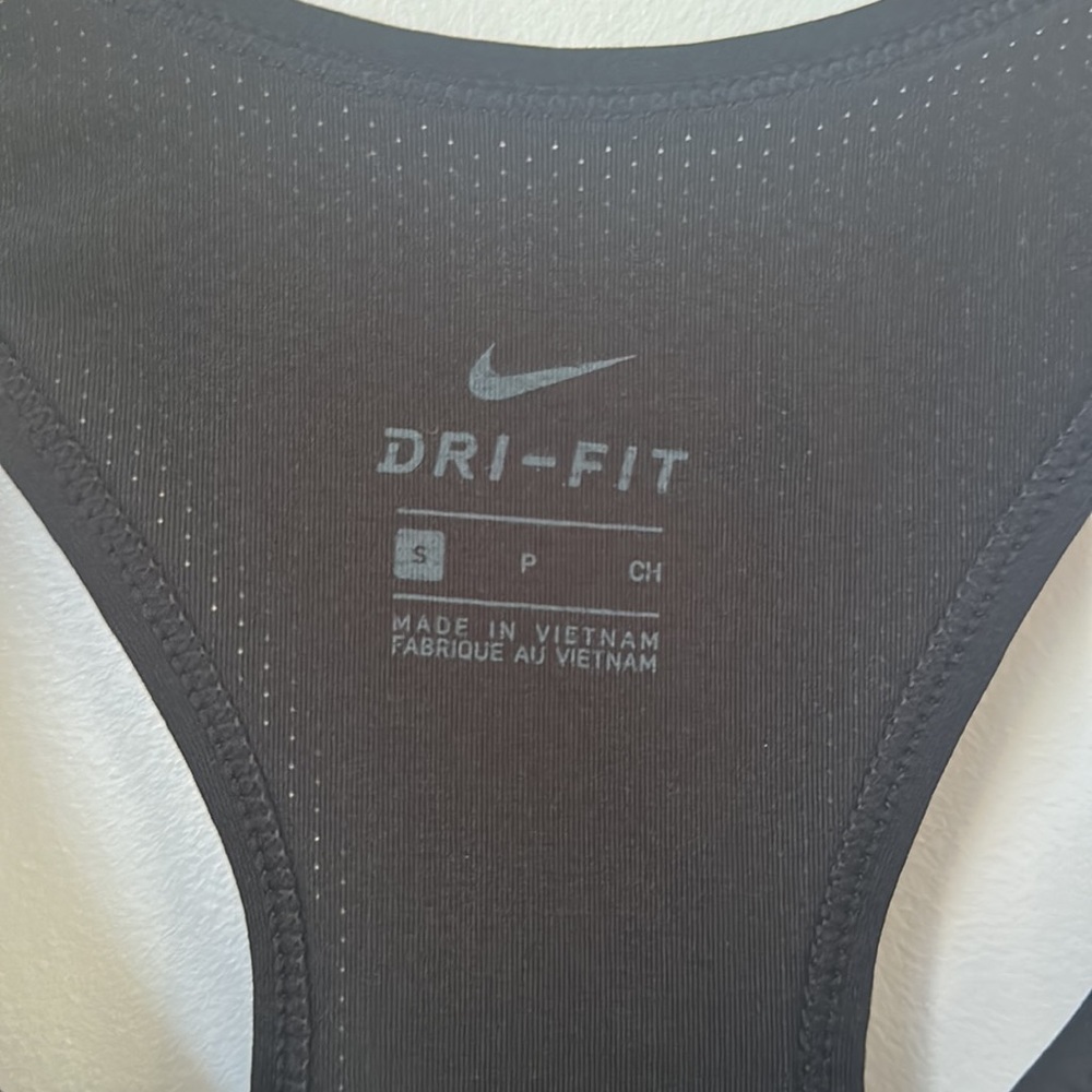Nike - Picture 2 of 4